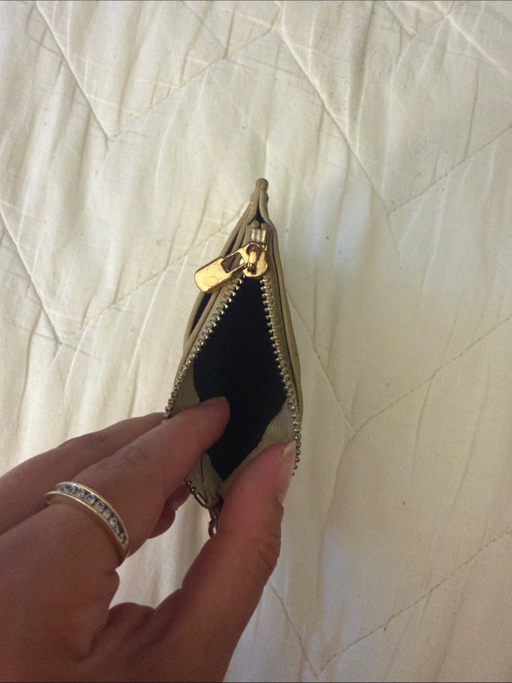 Metallic Gold Cardholder Keyring - Picture 2 of 2